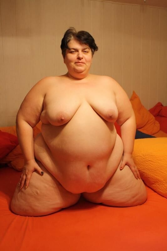 Fat KG SSBBW fatty shows haning tits and belly