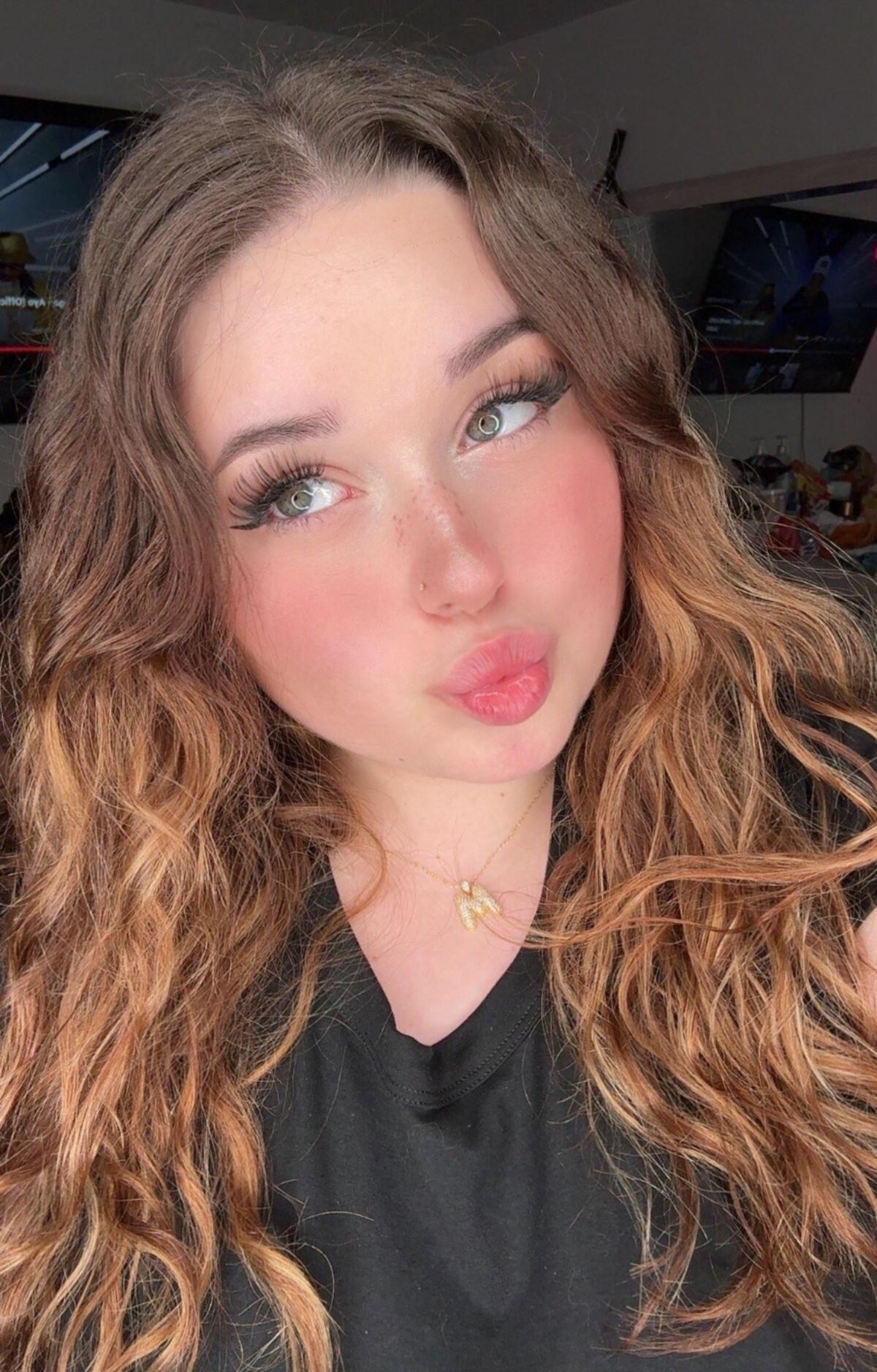 Katie Big Butt Big Boobs wunderschöne Brünette BBW Girl gemischt heiß