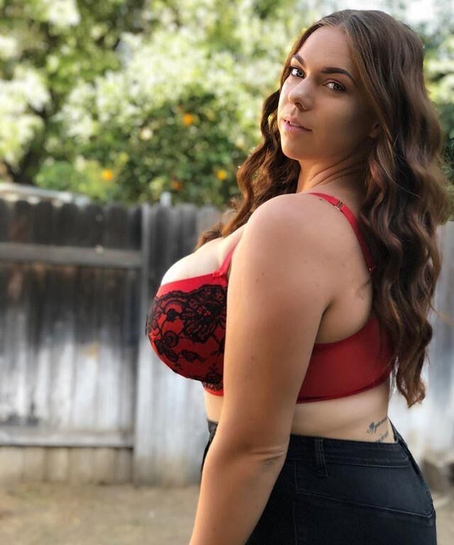 Ashleigh Dunn Dessous