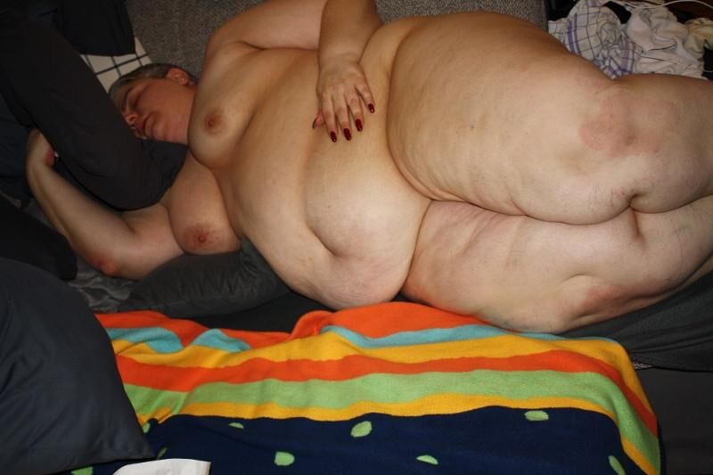 My lovely fat SSBBW german houswife nude in the evening