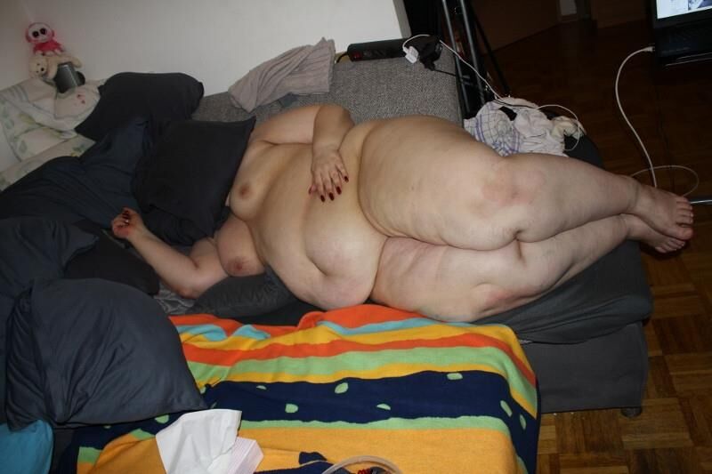 My lovely fat SSBBW german houswife nude in the evening