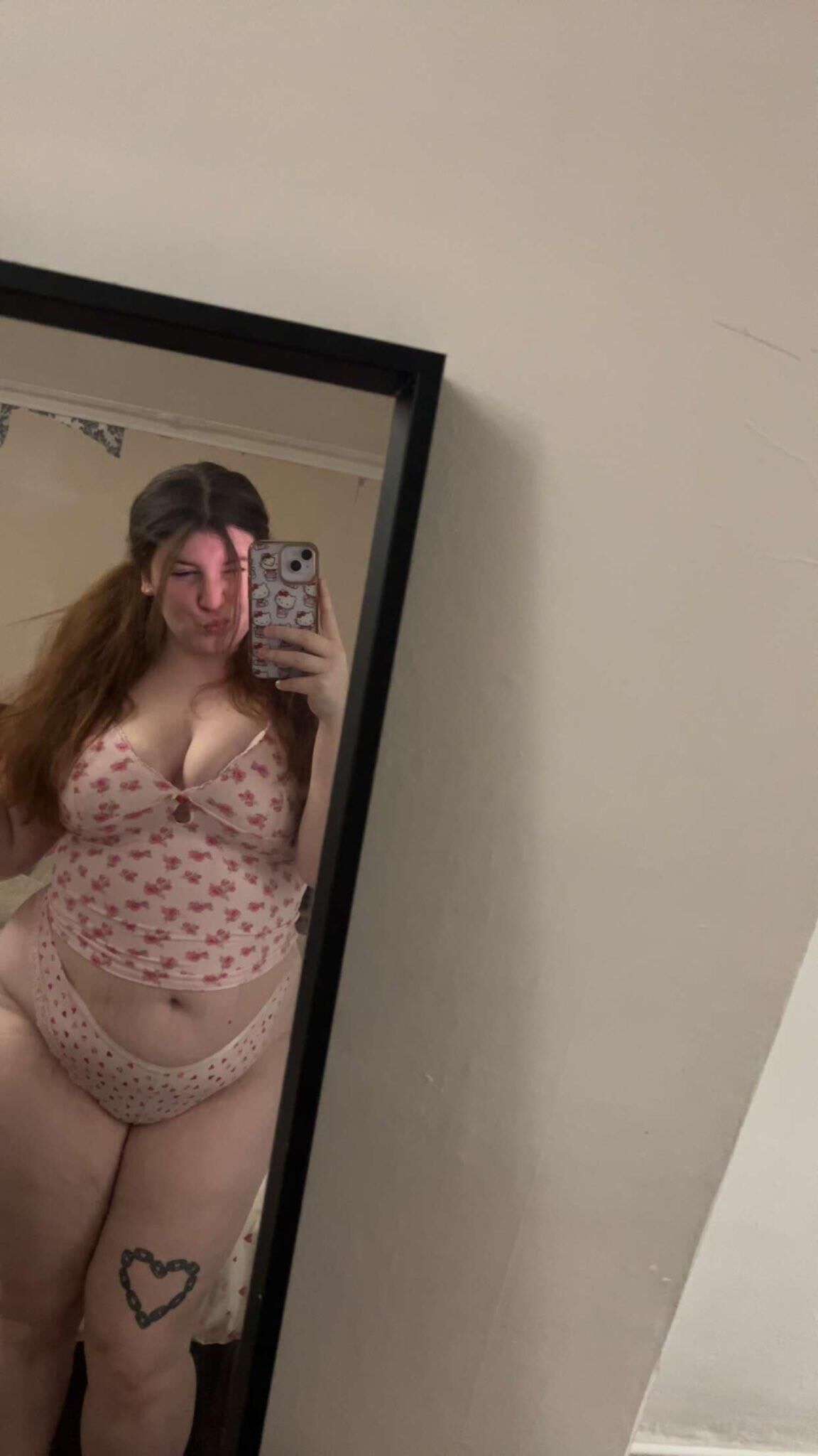 Kale Big Butt Big Titten kurvige lockige Haare sexy Mädchen gemischt heißer Schuss