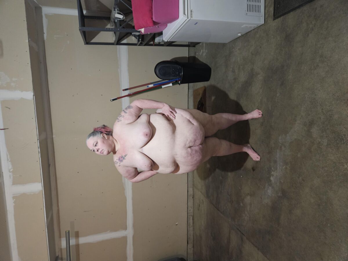 Aprill Thompson fat nasty white bitch 