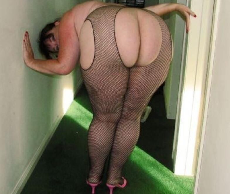 Morena madura de BBW mostra corpo gordo
