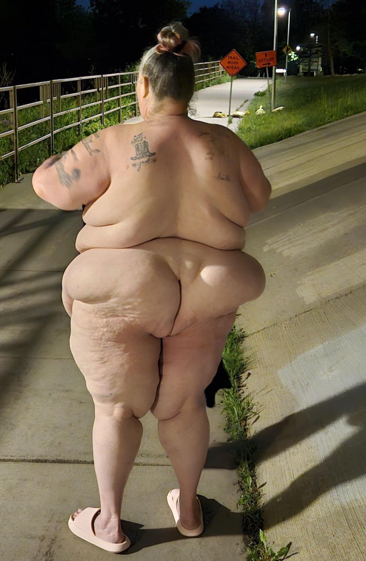 Aprill Thompson fat nasty white bitch 