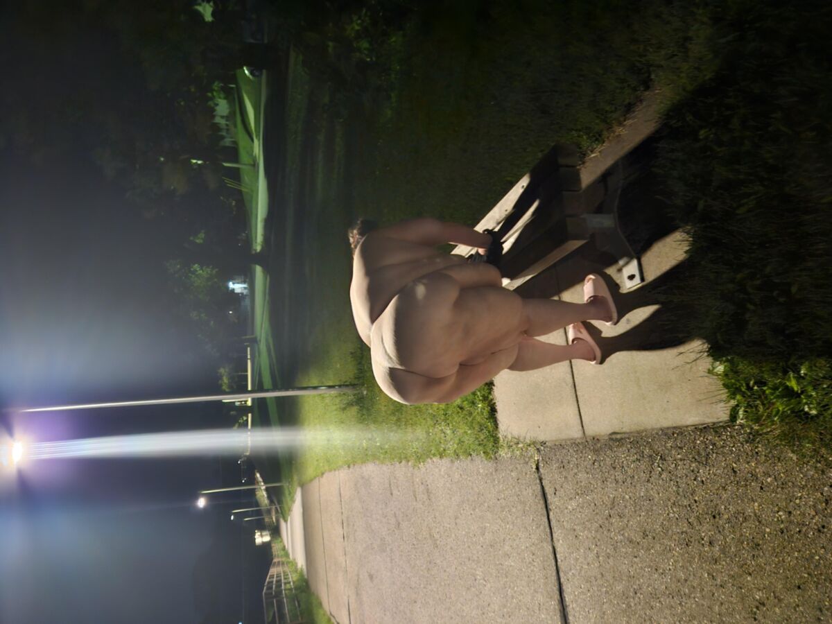Aprill Thompson fat nasty white bitch 