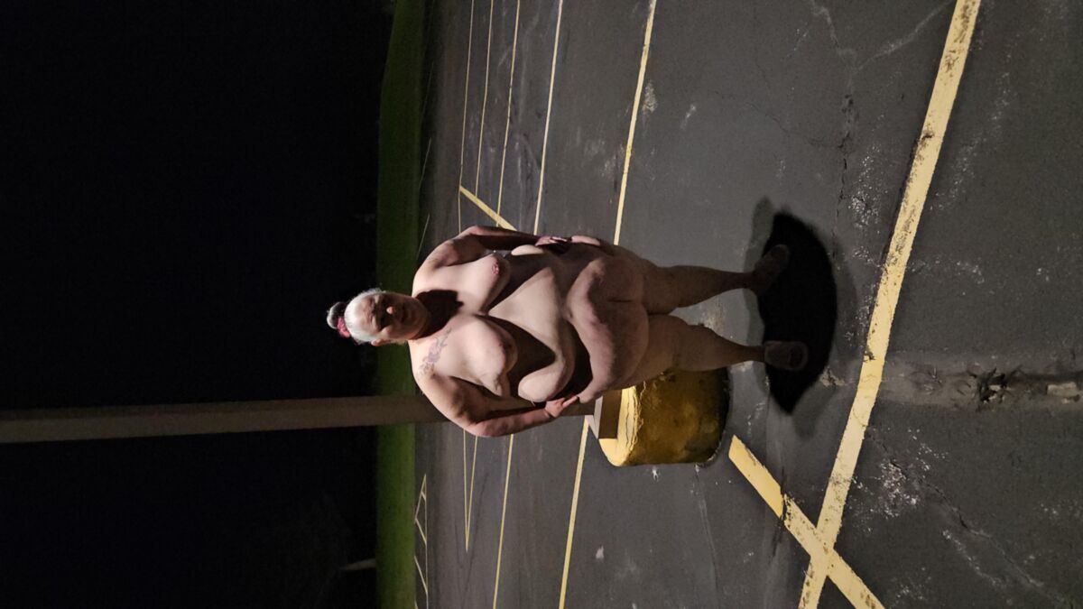 Aprill Thompson fat nasty white bitch 