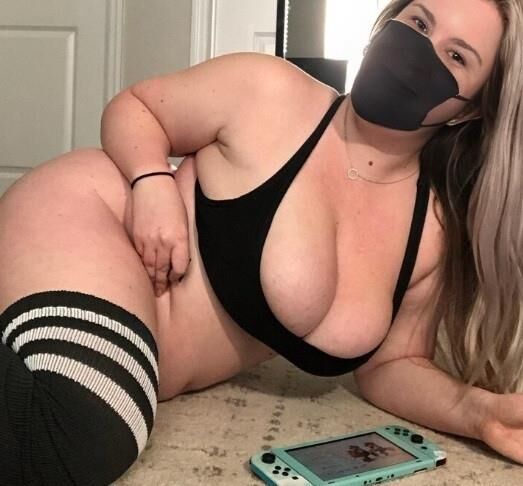 Fat BBW Loira esposa derramando roupas mostrando peitos gordos buceta