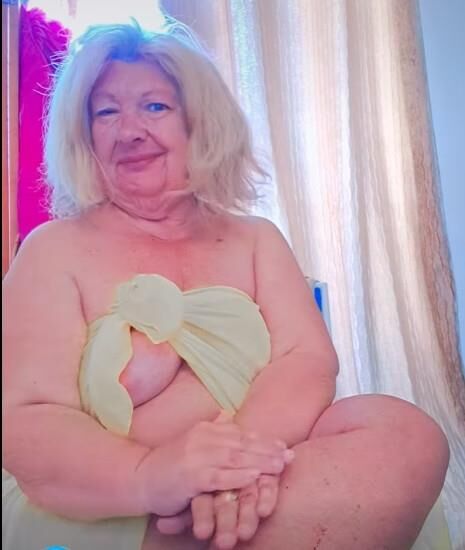 FINALLY GRANNY ANNA TITS