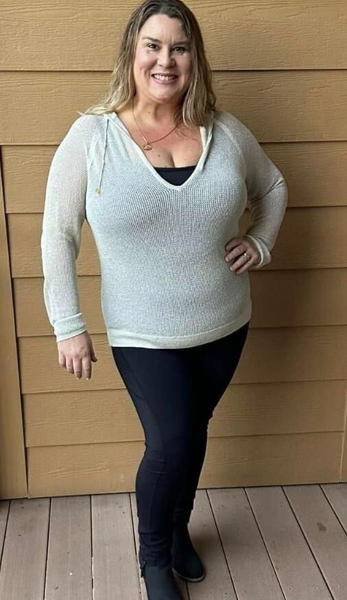Fat BBW Loira esposa derramando roupas mostrando peitos gordos buceta