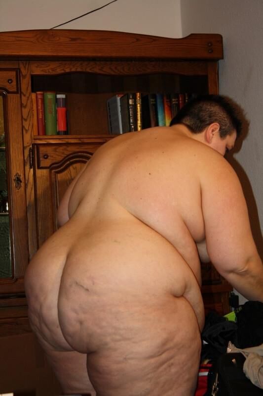 Fette und ziemlich deutsche SSBBW -Hausfrau in Dessous