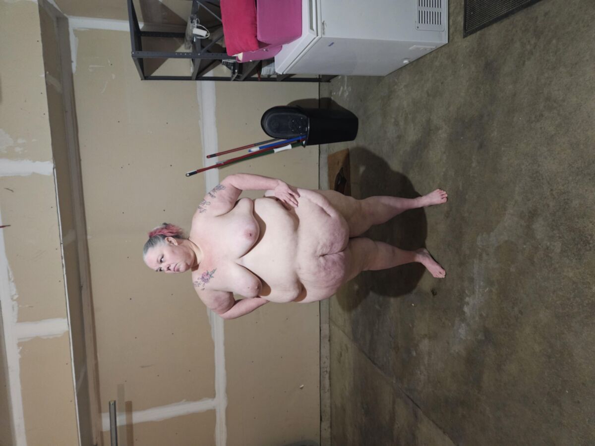 Aprill Thompson fat nasty white bitch 