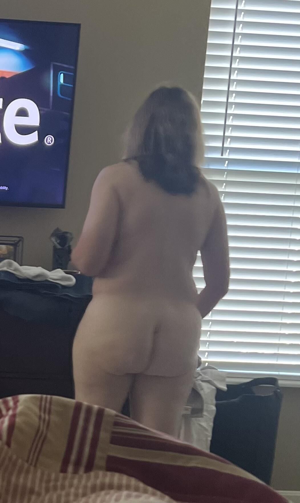 Fat Fuckpig Carrie Lynn se prépare à aller travailler