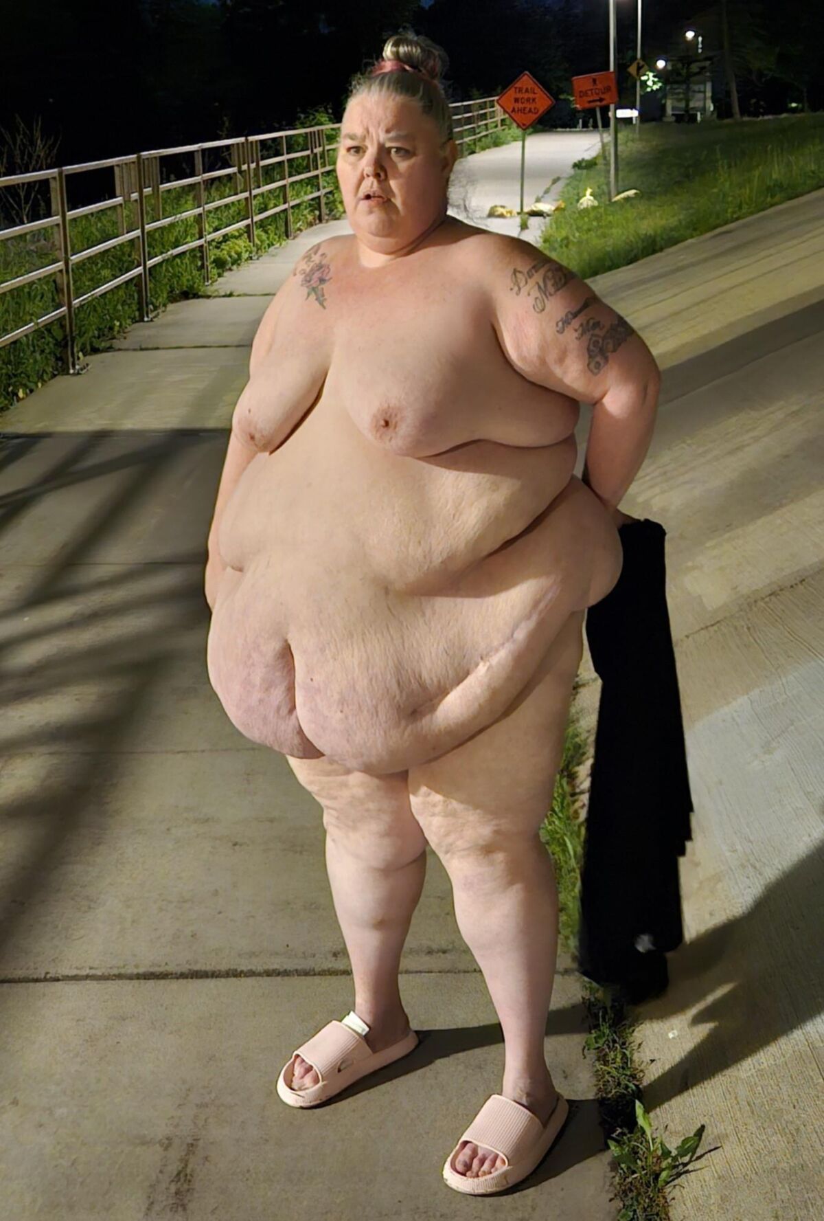 Aprill Thompson fat nasty white bitch 