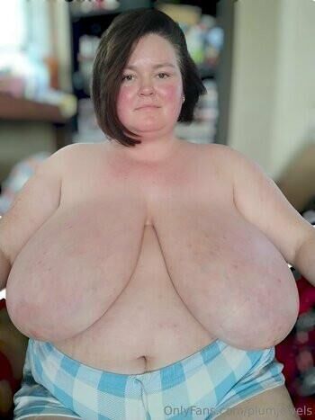 Seins énormes