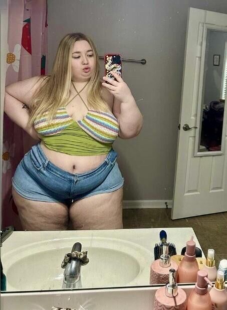 Tiara Big Butt Big Boobs Blonde BBW Girl gemischte heiße Fotos