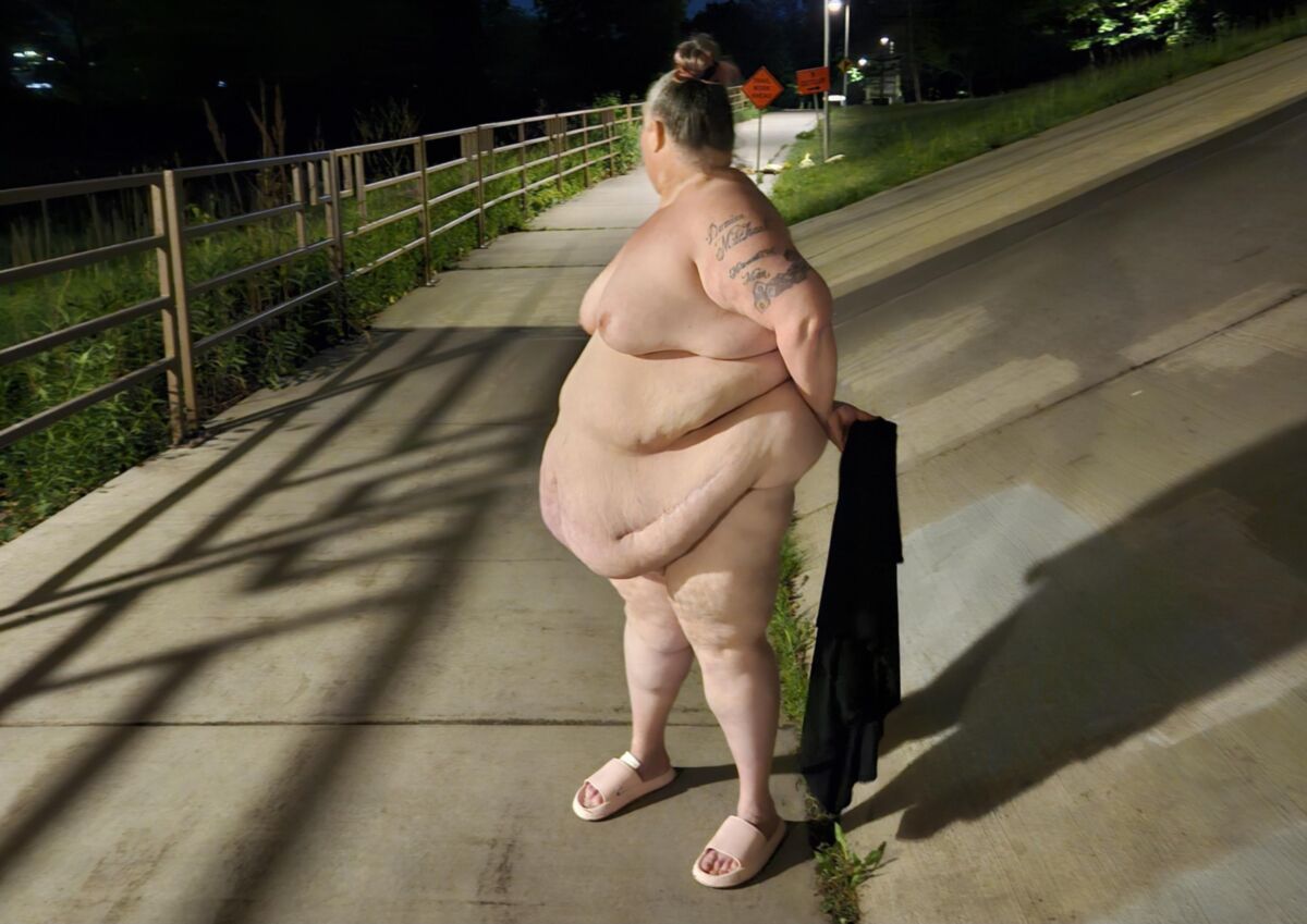 Aprill Thompson fat nasty white bitch 