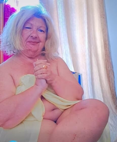 FINALLY GRANNY ANNA TITS
