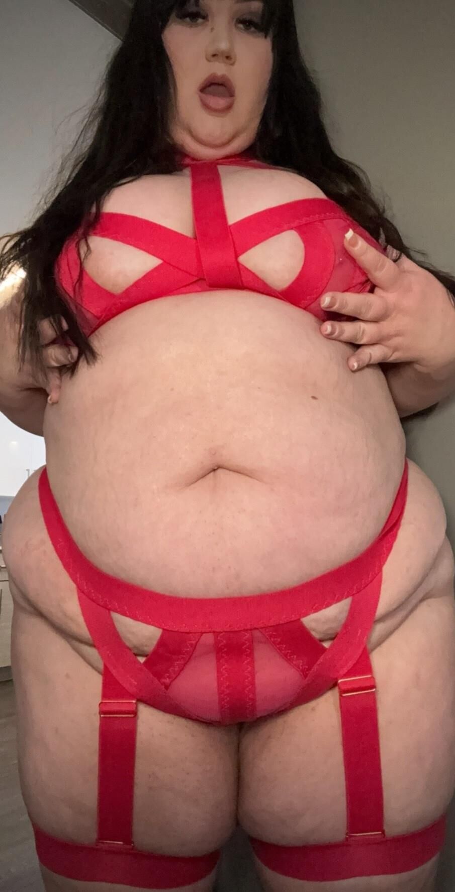 Prostituta desesperada de gordura com peitos enormes