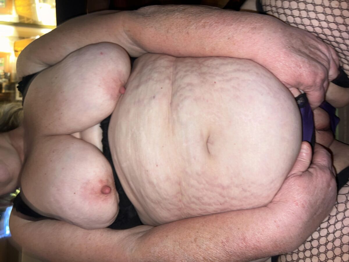Plus de gros titty et de ventre de ma femme BBW