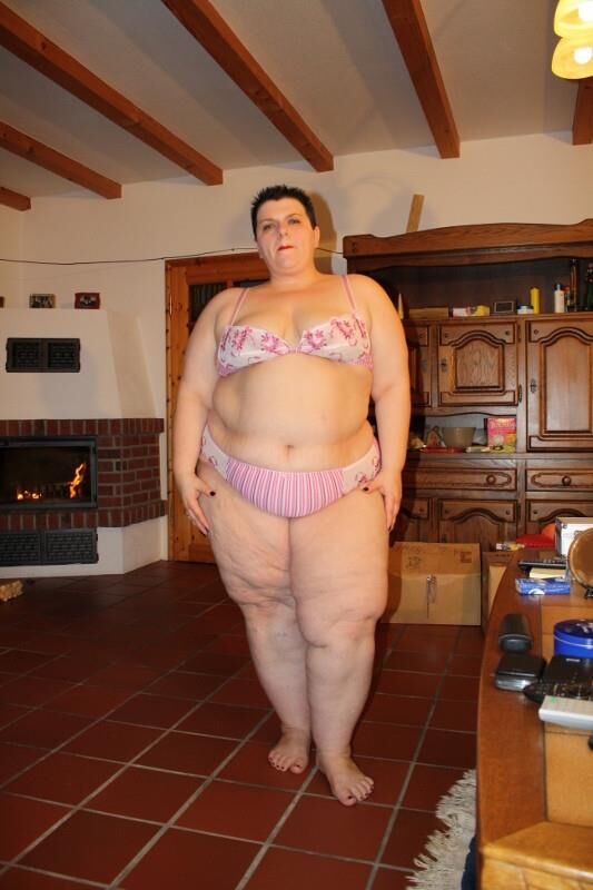 Fette und ziemlich deutsche SSBBW -Hausfrau in Dessous