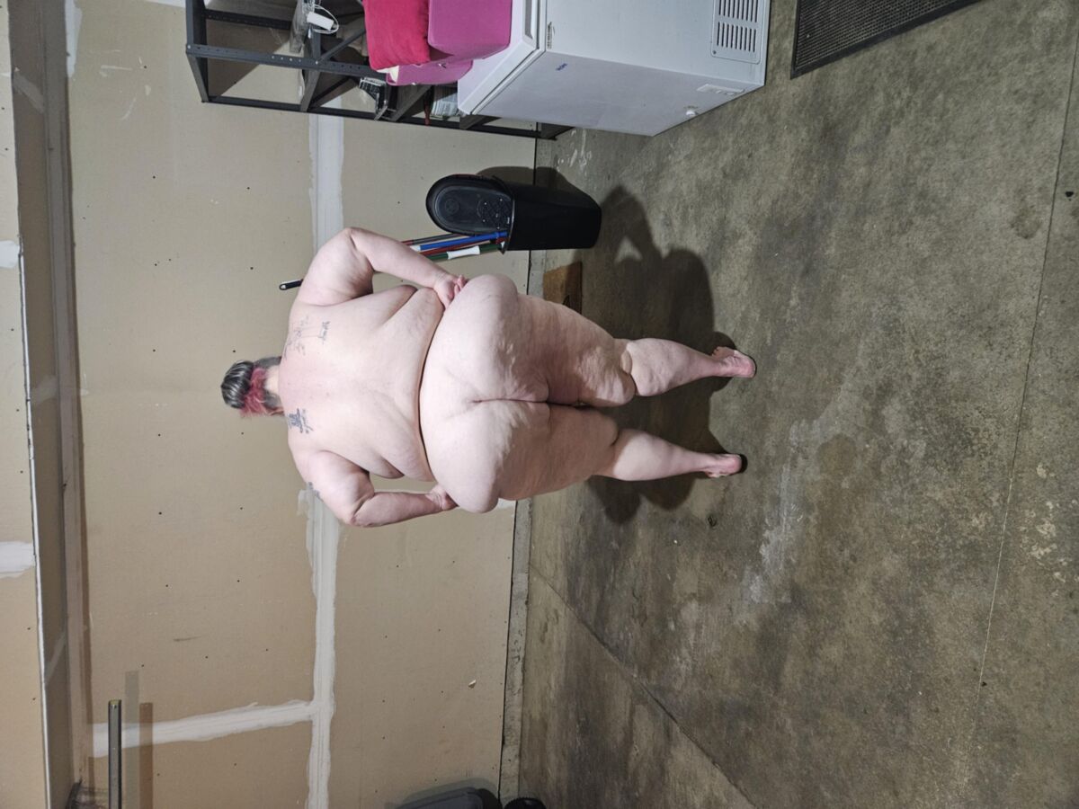 Aprill Thompson fat nasty white bitch 