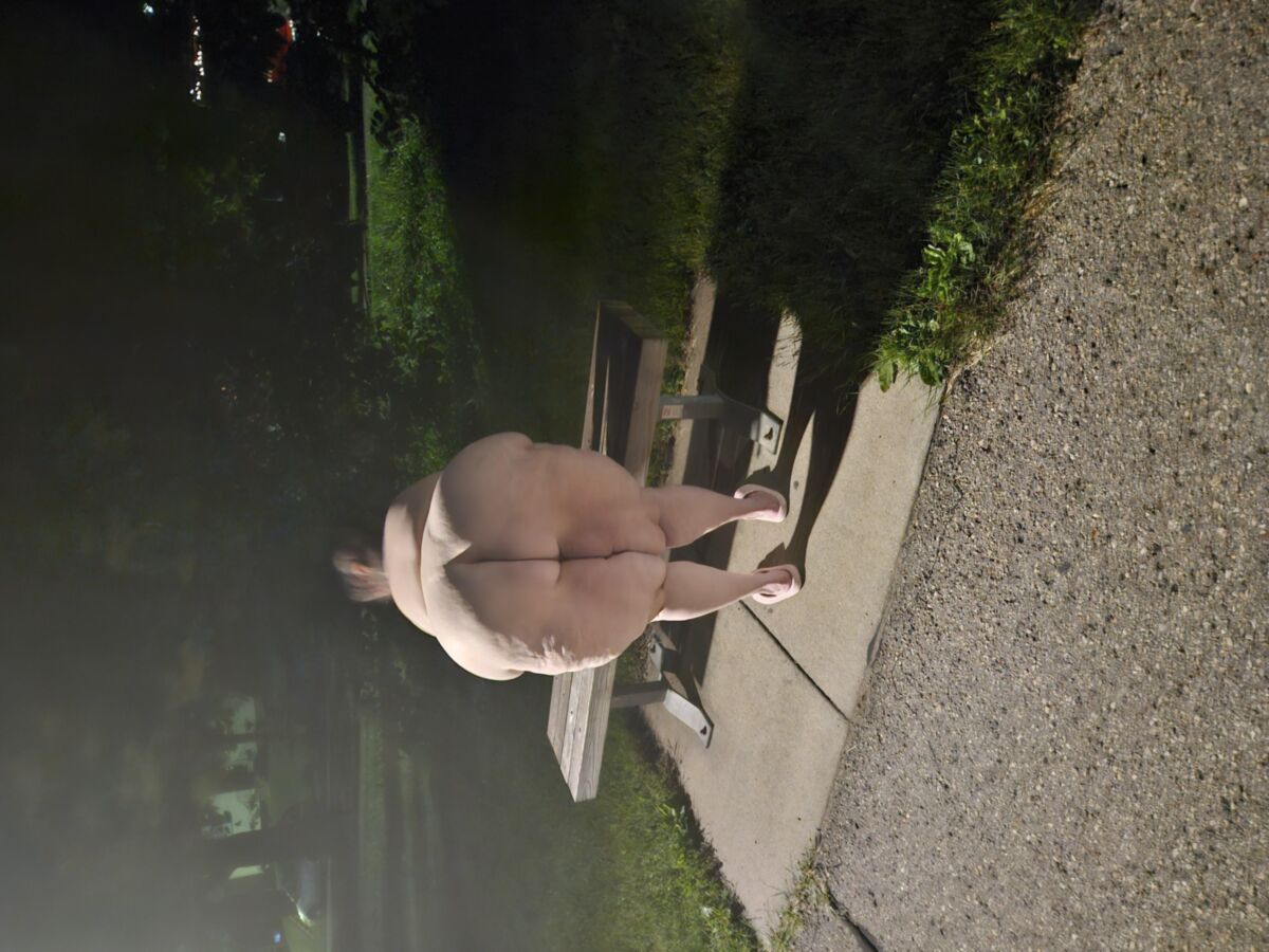 Aprill Thompson fat nasty white bitch 