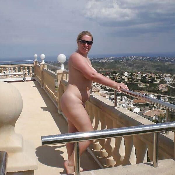 Big Barby en la piscina