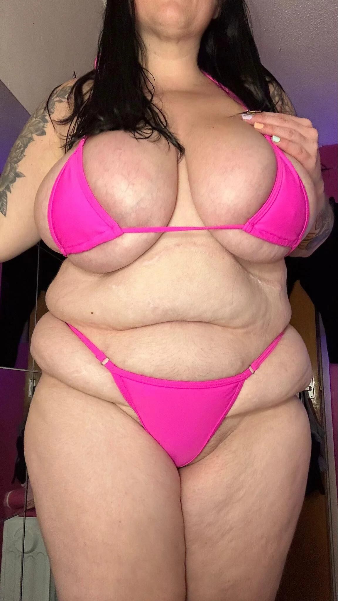 Comment and cum for these random jerkmeat saves
