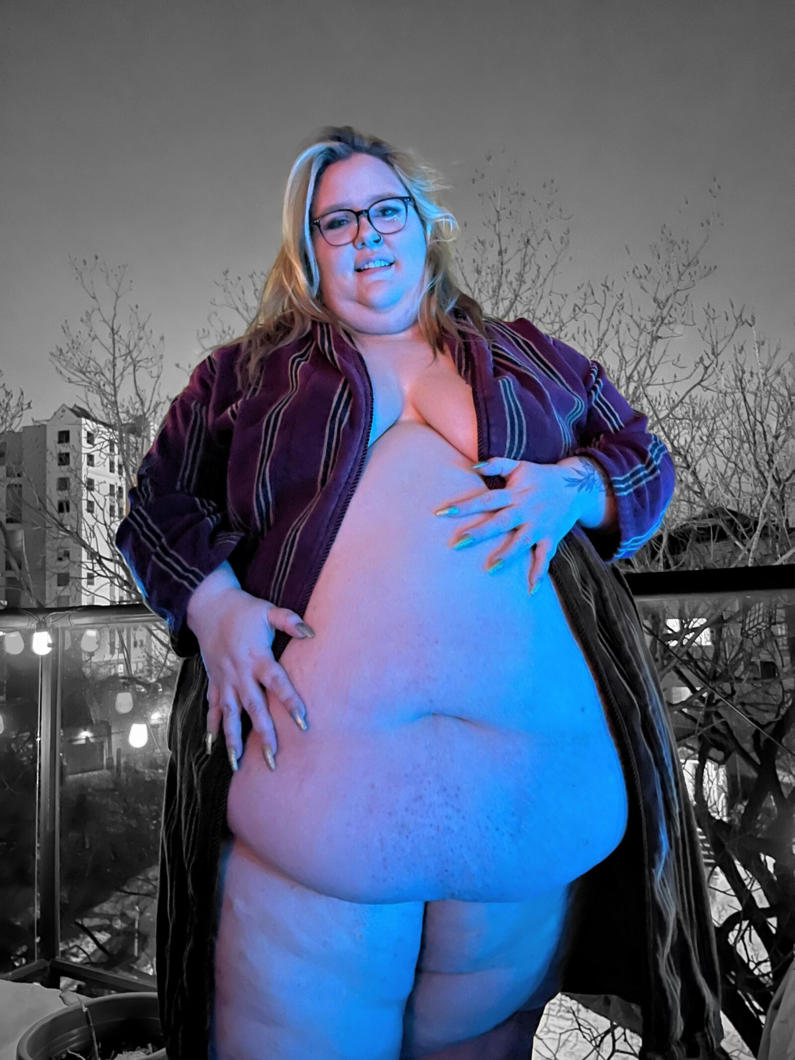 UNE SSBBW GRASSEMENT GRASSE, OBÈSE ET SUPER BANDANTE