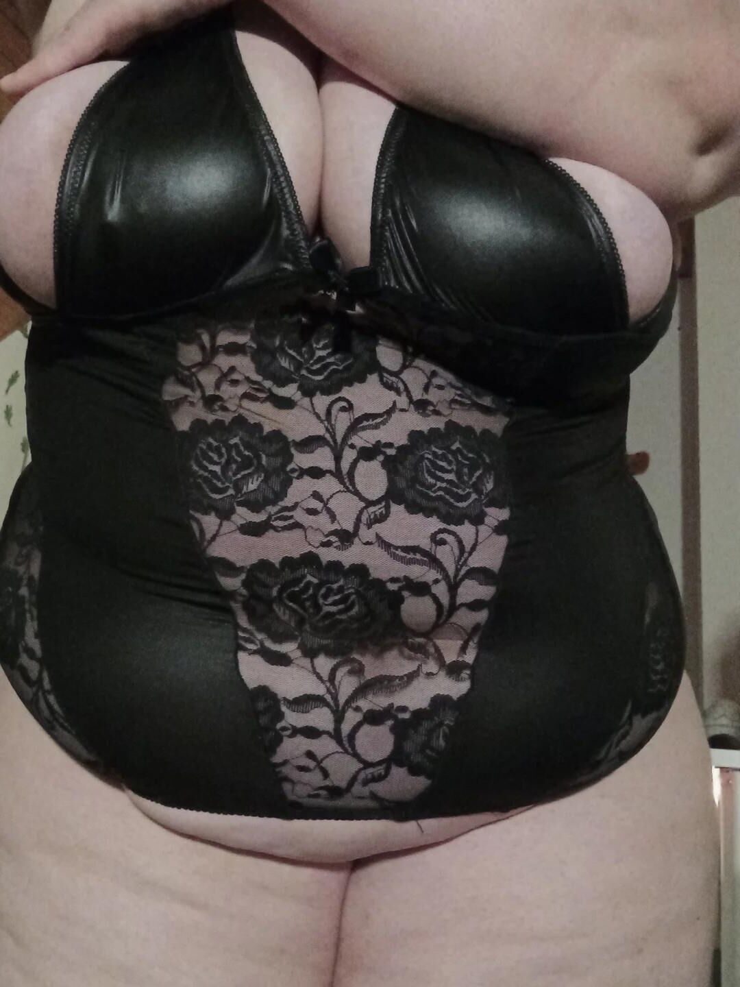 Belle Grosse Dodue en Petite Tenue