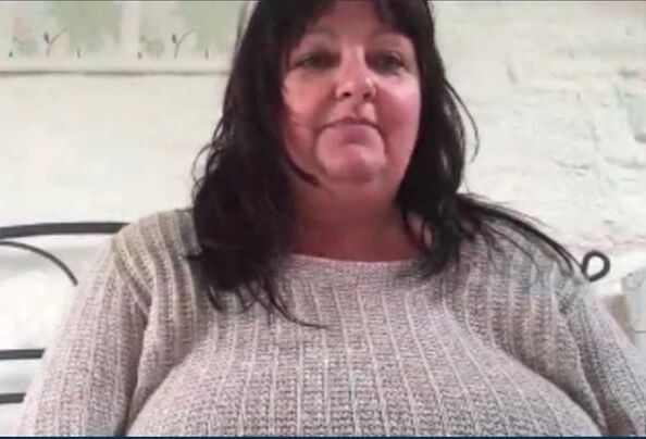 Vrai inceste: ma mère bbw a pris la caméra cachée