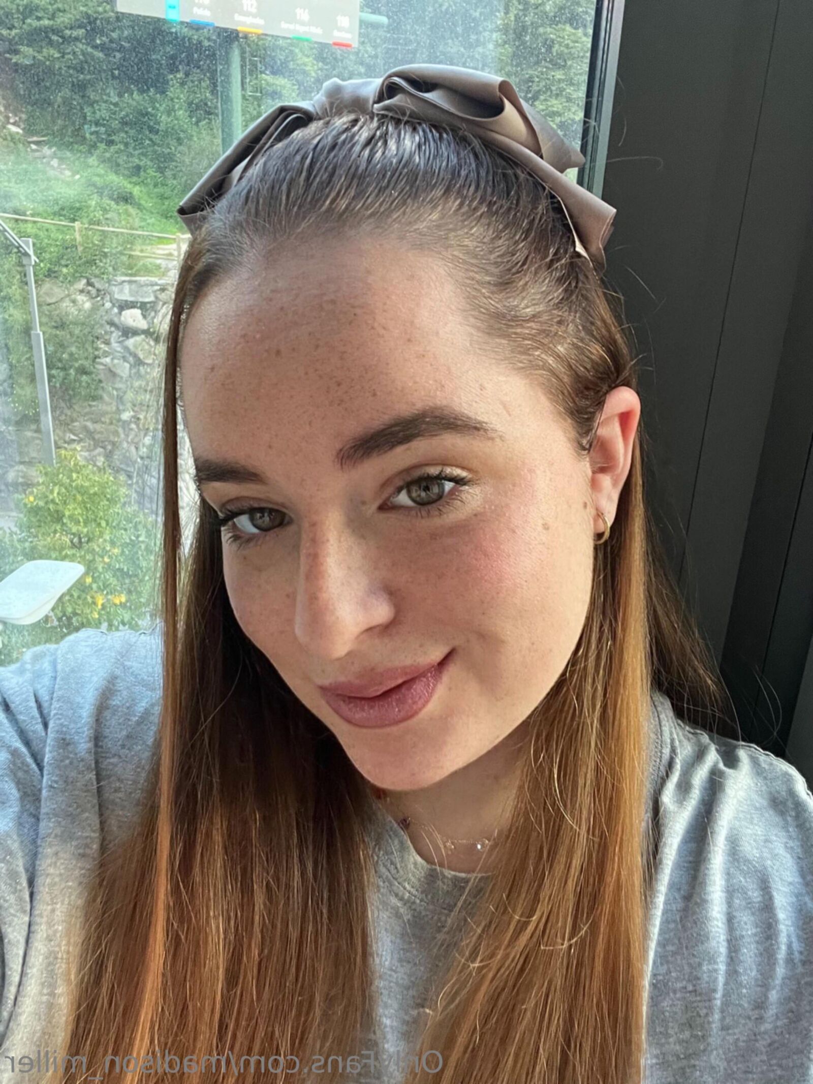 Madison seins énormes seins gros cul fille de beauté poilue fille mélangée