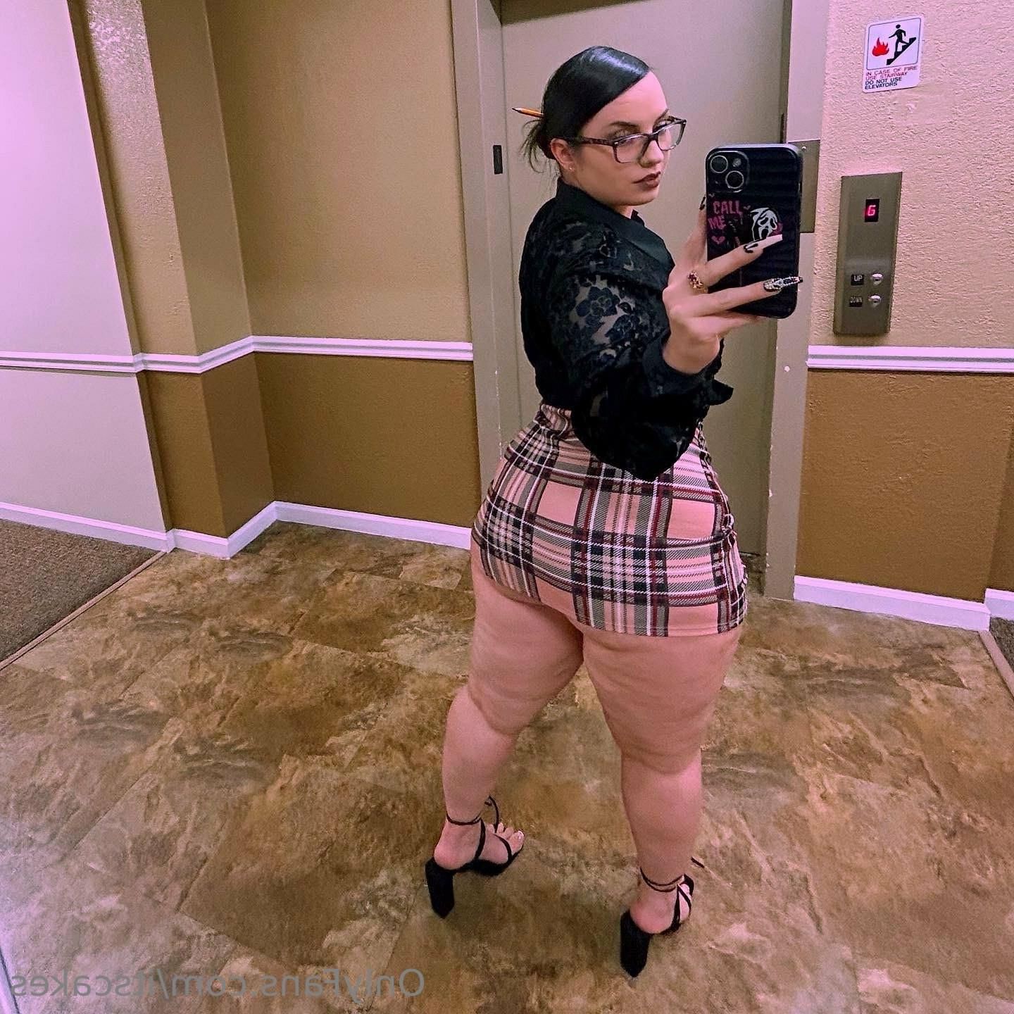 Ses gâteaux énormes cul gros seins magnifiques bbw girl mixte coups chauds