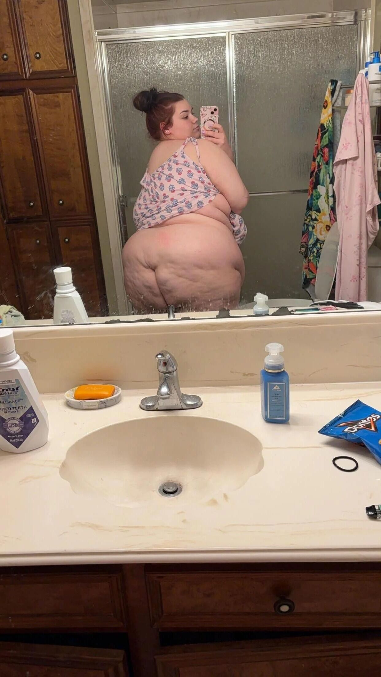 Une Jolie Jeune Porcinette Bien Grasse et enbée de partout