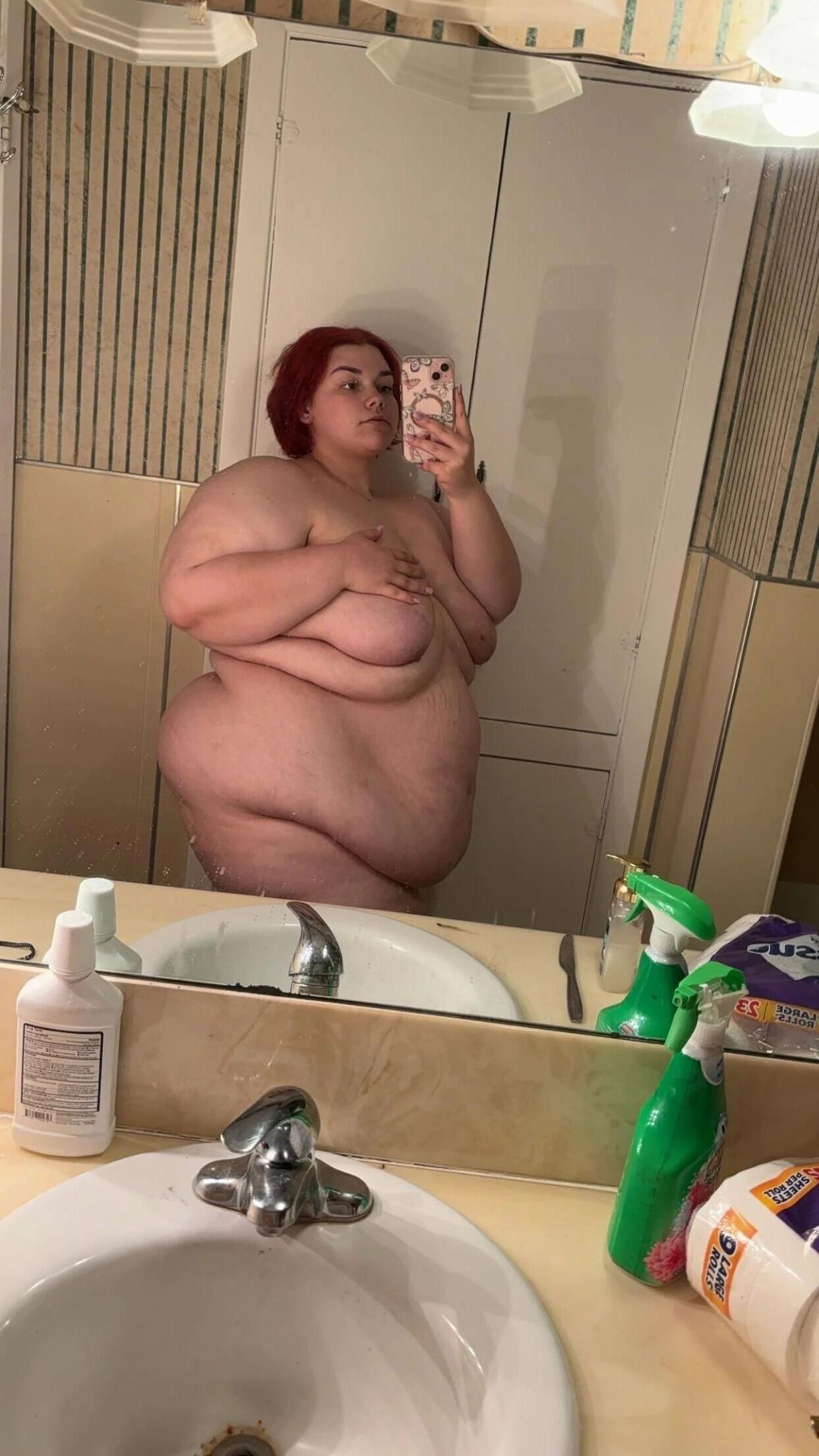 Une Jolie Jeune Porcinette Bien Grasse et enbée de partout