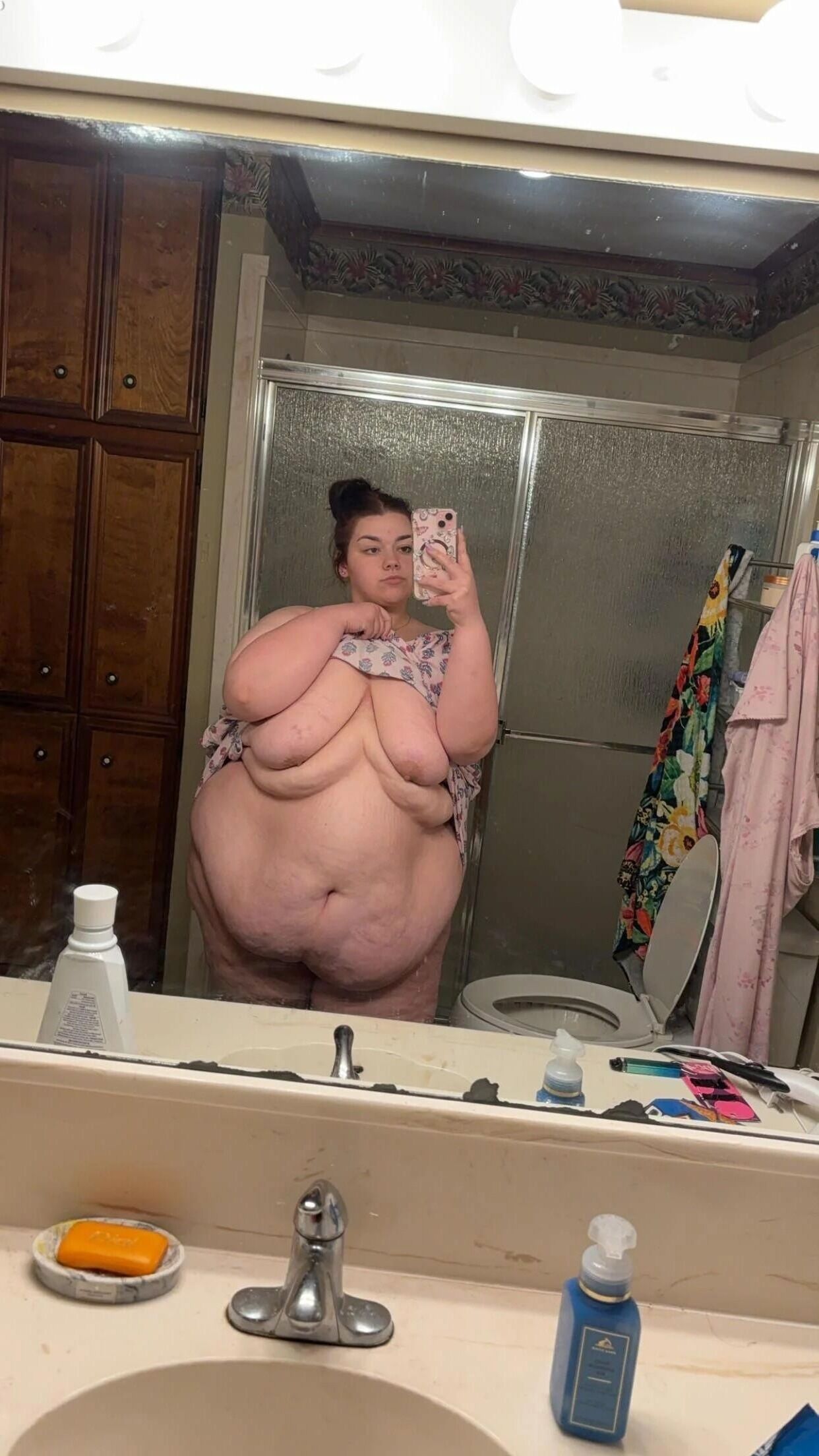 Une Jolie Jeune Porcinette Bien Grasse et enbée de partout