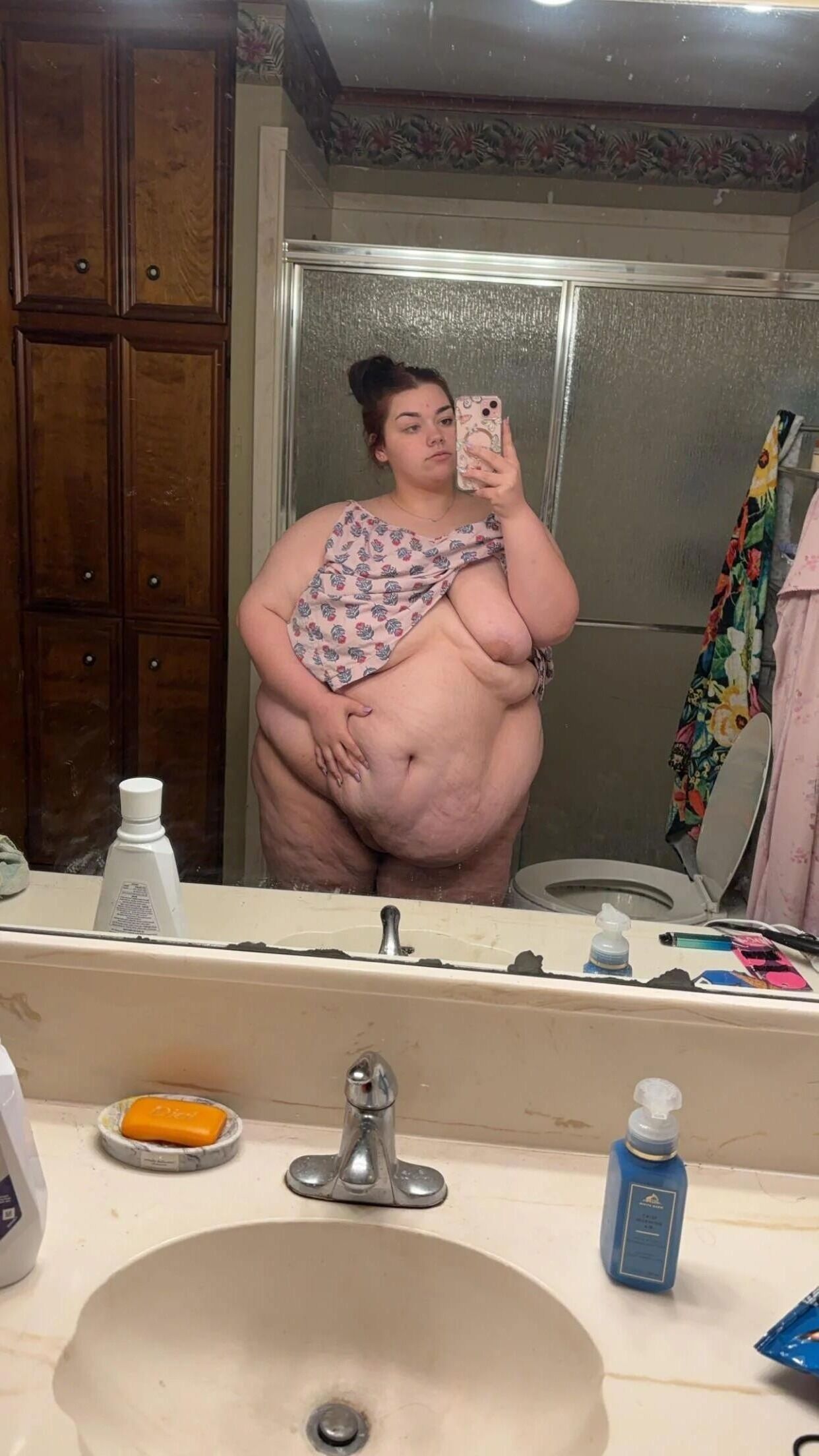 Une Jolie Jeune Porcinette Bien Grasse et enbée de partout