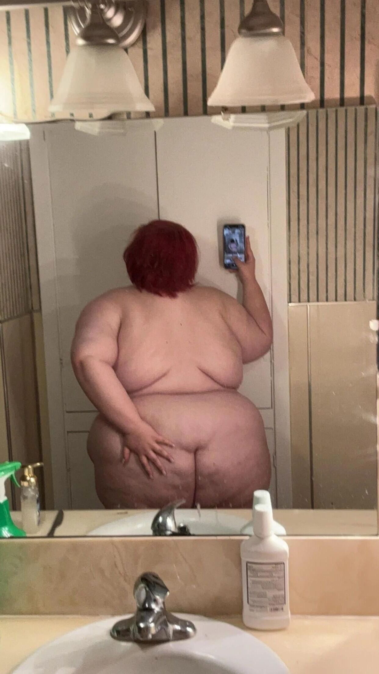 Une Jolie Jeune Porcinette Bien Grasse et enbée de partout