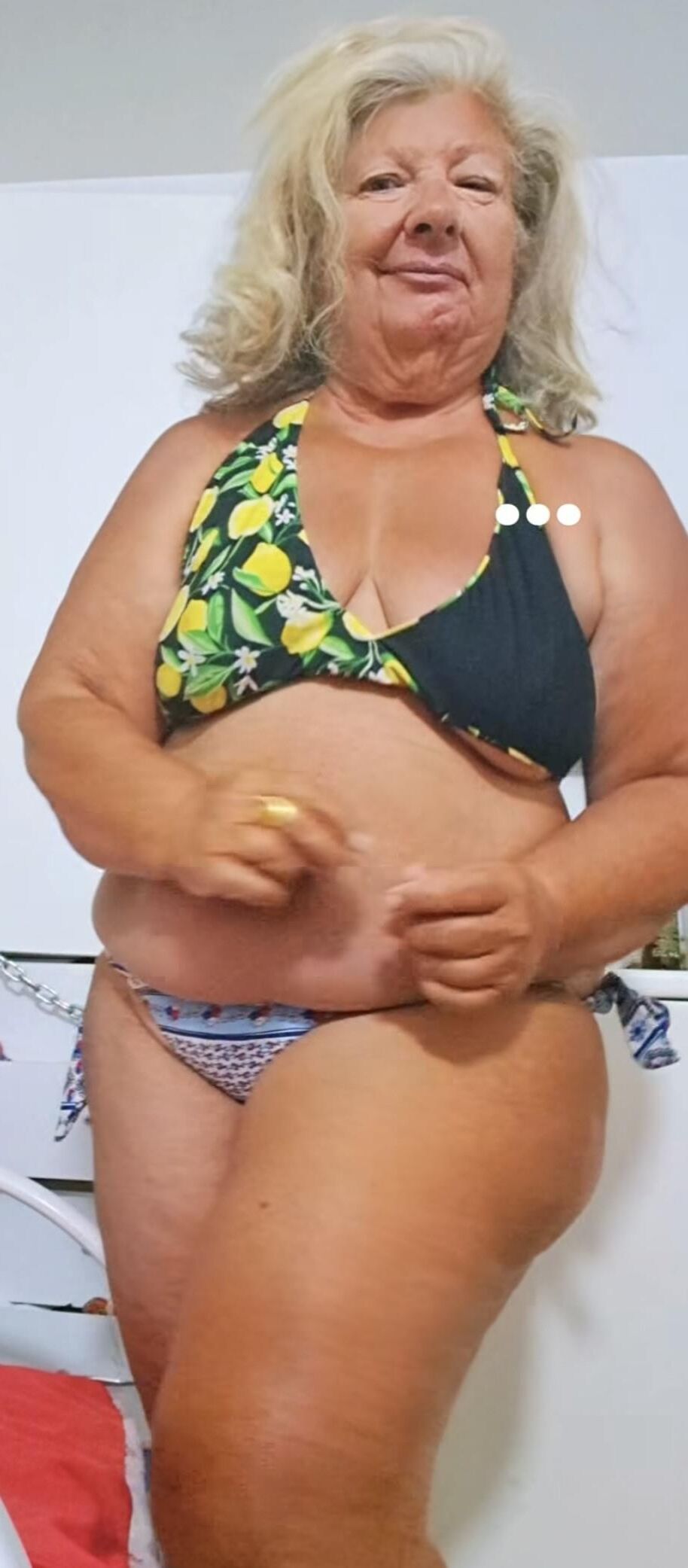 ビキニグラニーアンナはセクシーなBBWです