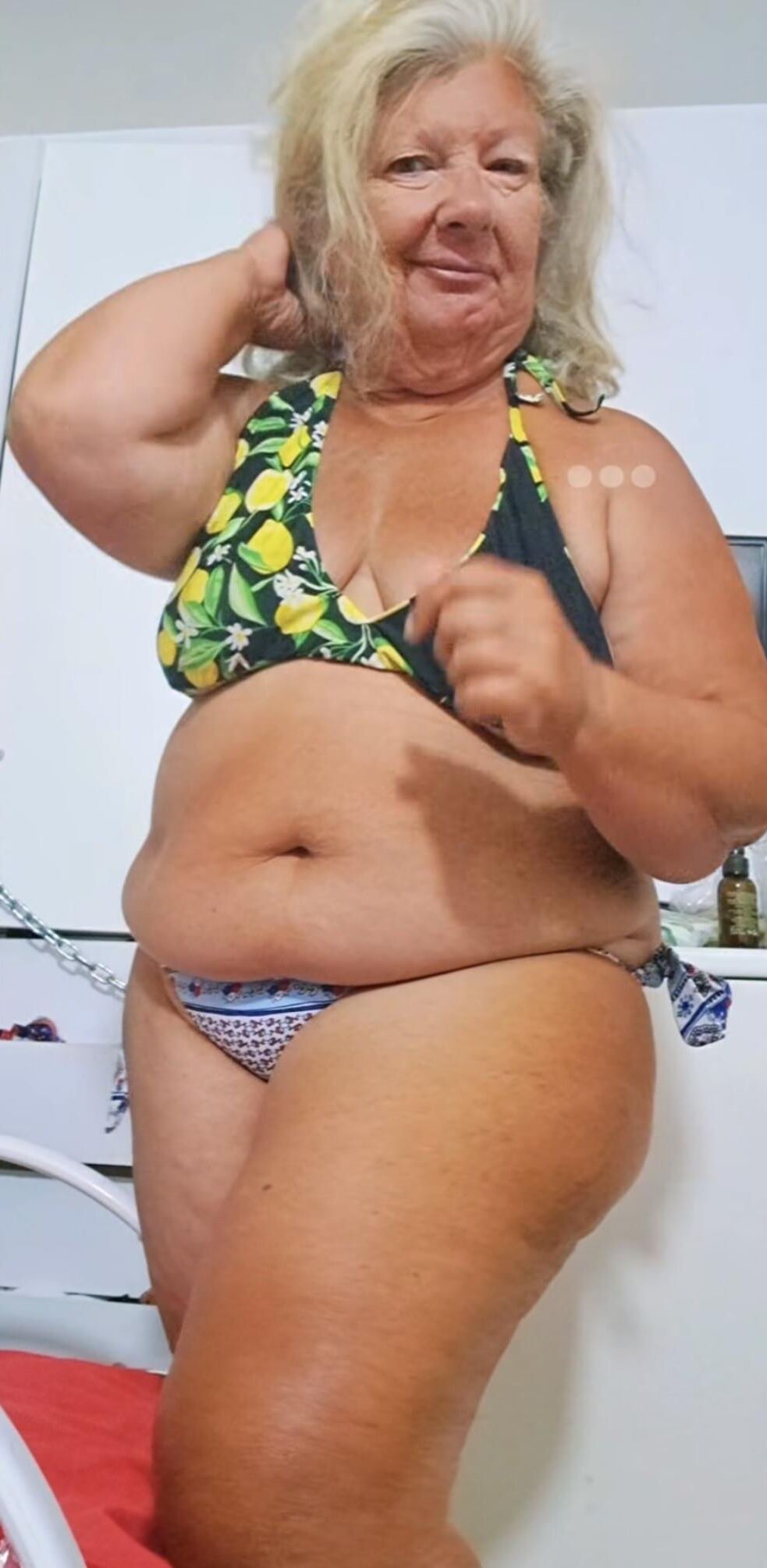 ビキニグラニーアンナはセクシーなBBWです