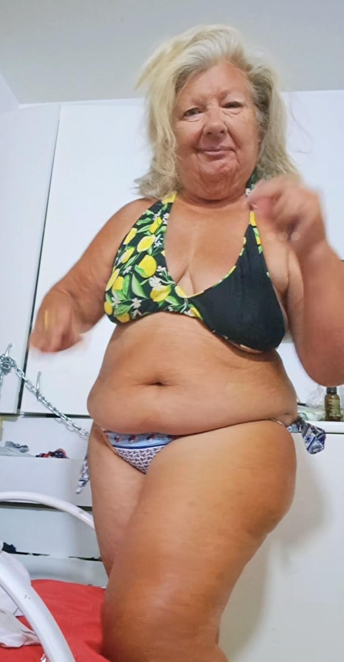 ビキニグラニーアンナはセクシーなBBWです