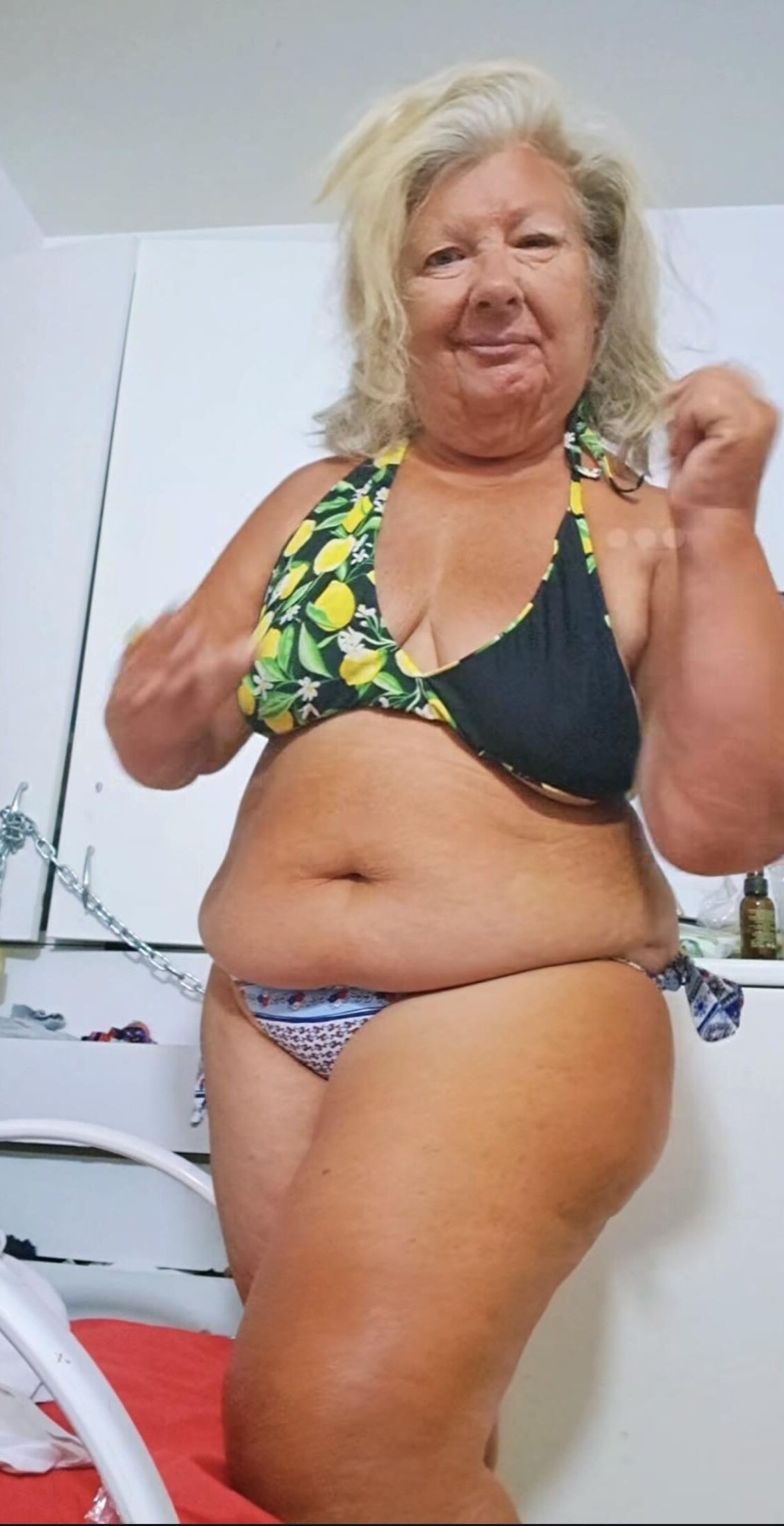ビキニグラニーアンナはセクシーなBBWです