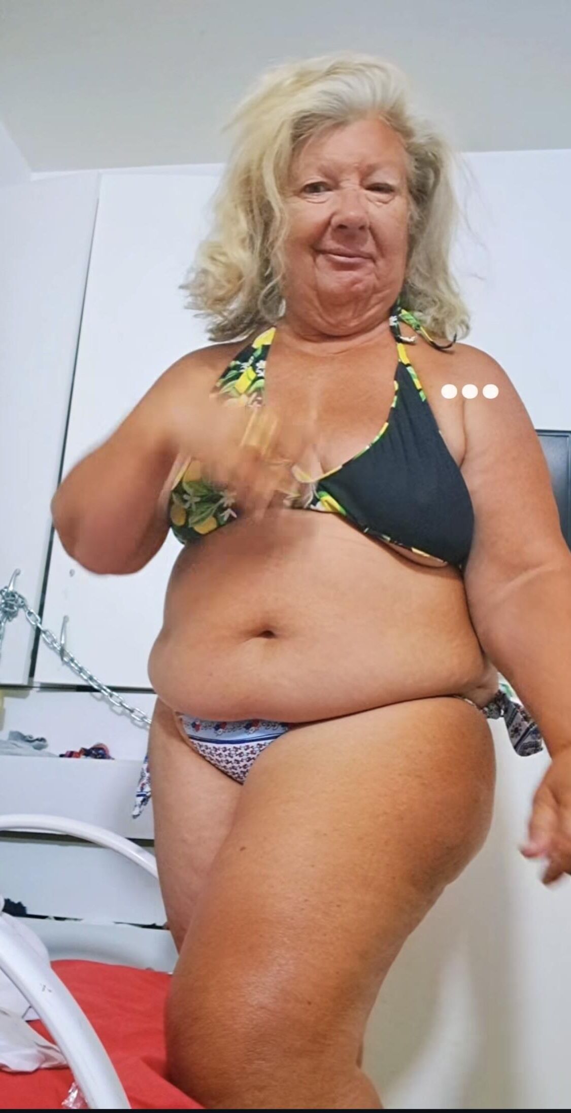 ビキニグラニーアンナはセクシーなBBWです