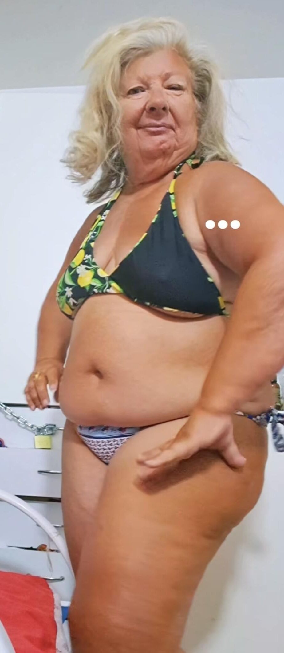 ビキニグラニーアンナはセクシーなBBWです
