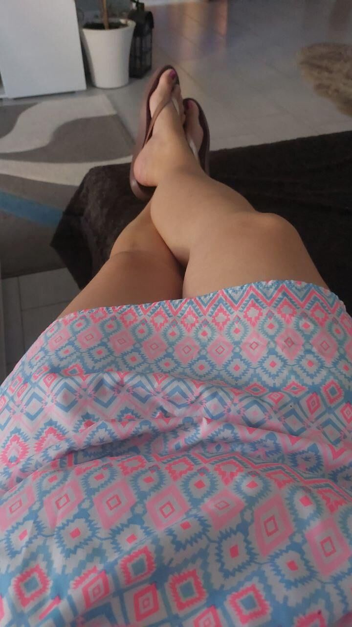 小さなおっぱいと大きな乳首privatフッカー