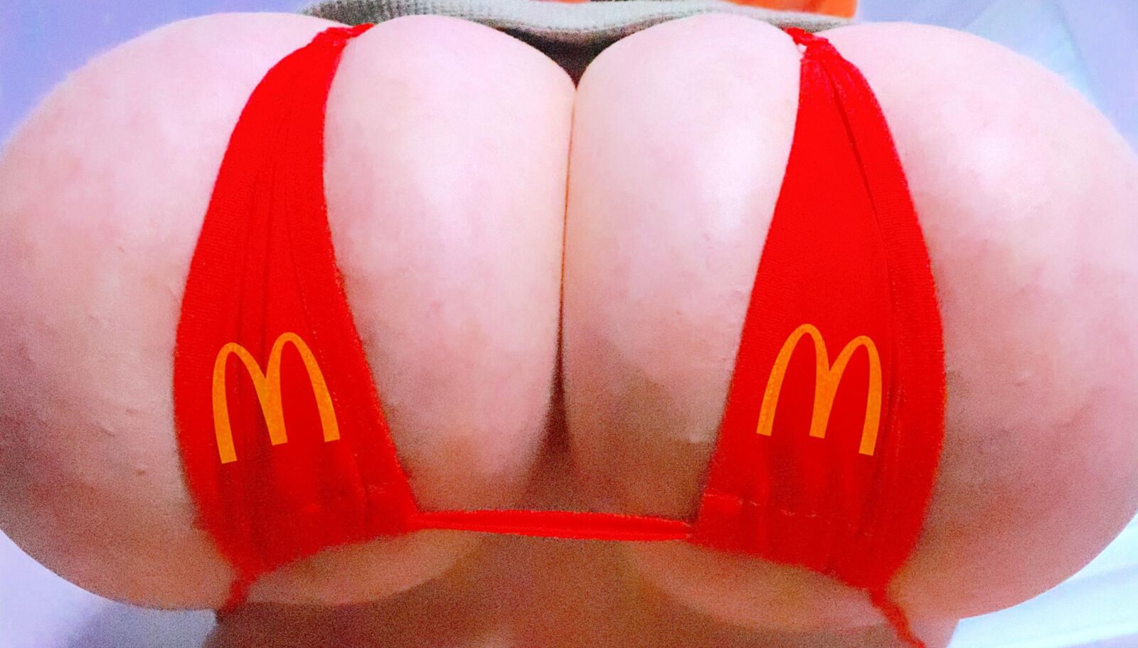 Peitos enormes de perto