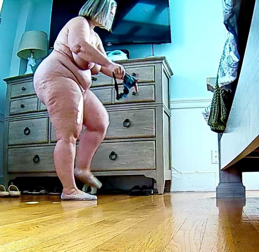巨大なおっぱいとお尻を持つ太った妻を知らない