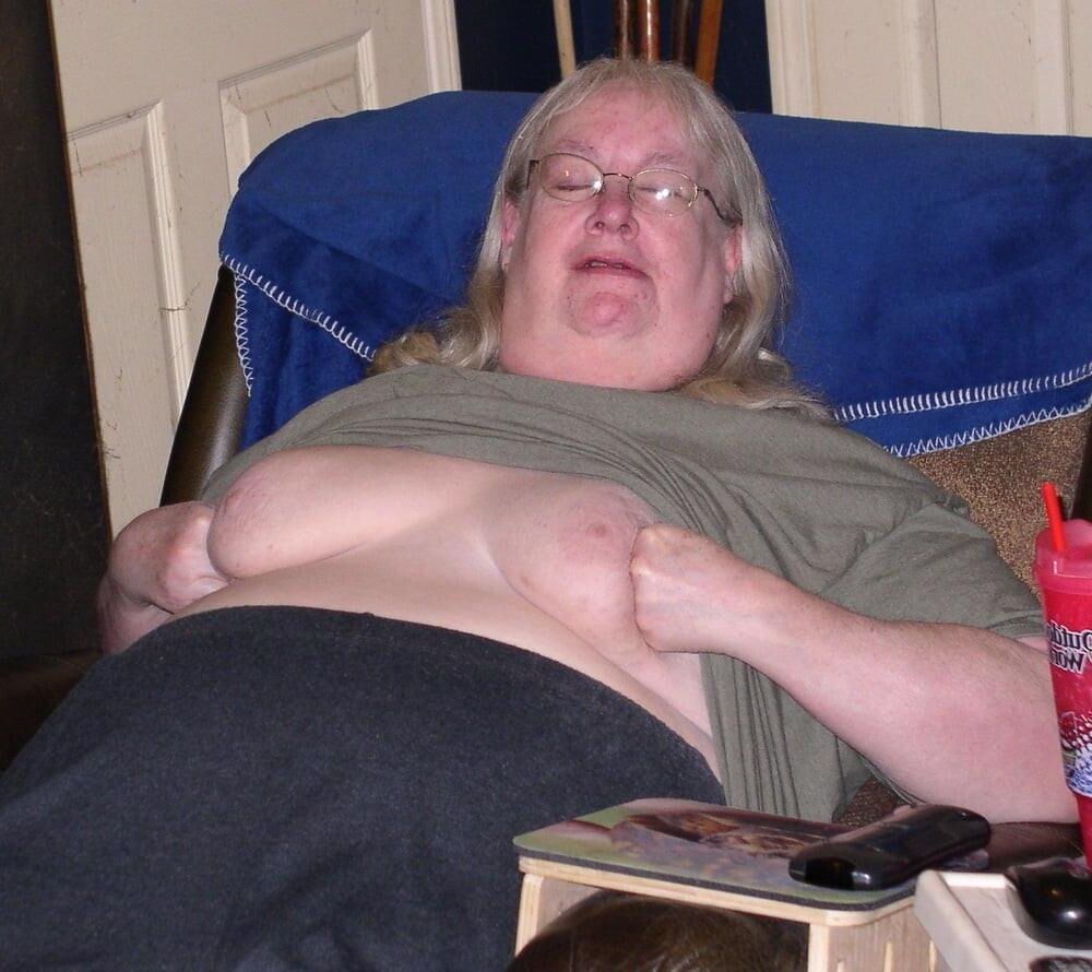 Loira madura grande barriga