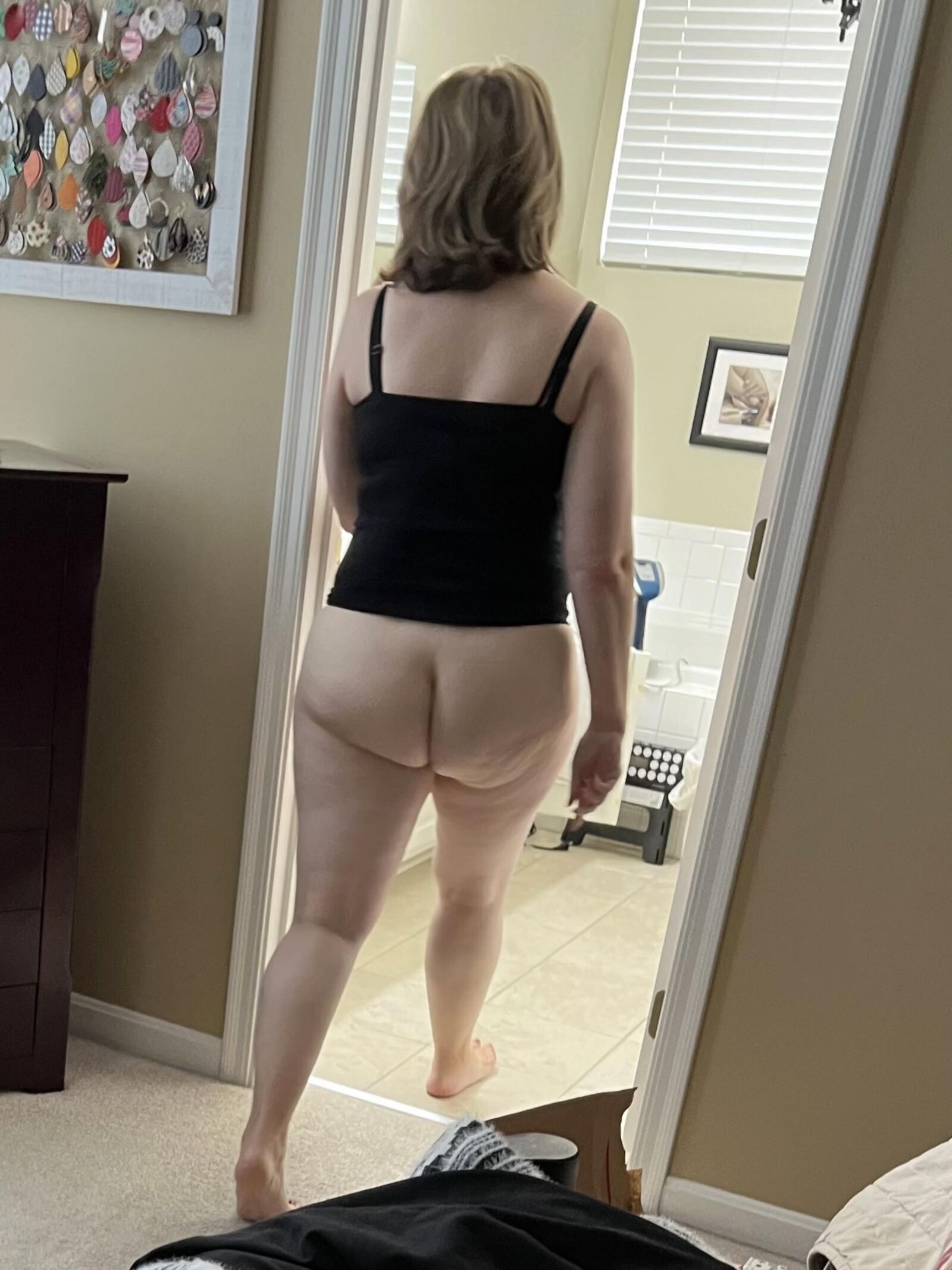 Fat Fuckpig Carrie Lynn, sem saber, mostrando sua grande bunda gorda